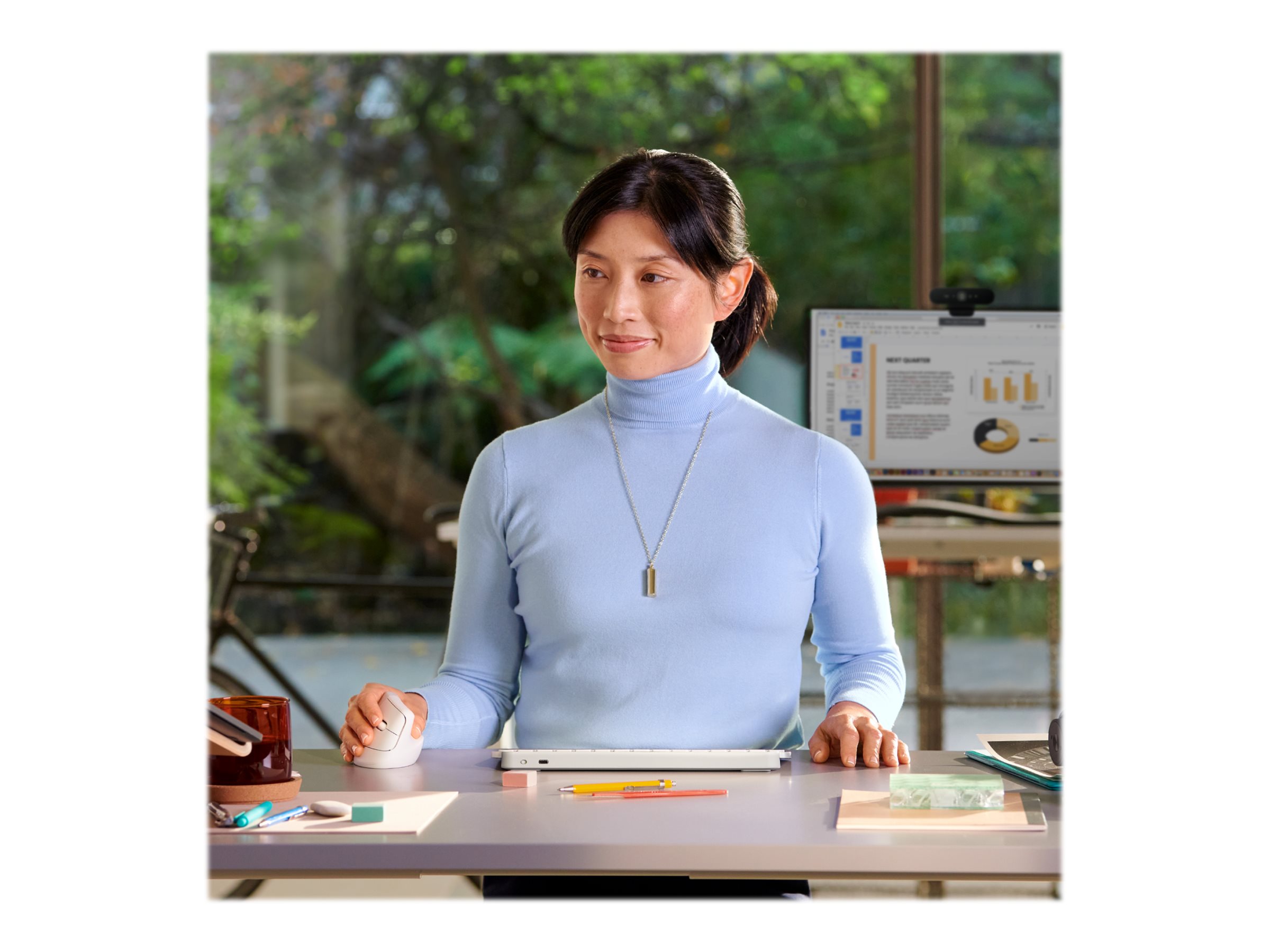 Logitech Lift Vertical Ergonomic Mouse - Ratón vertical - ergonómico - 6 botones - inalámbrico - 2.4 GHz, Bluetooth - receptor de USB Logitech Logi Bolt - blanco hueso