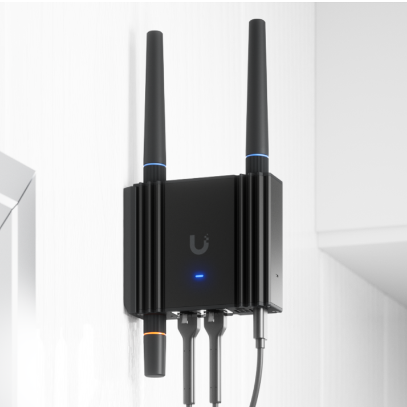 Router UniFi Ultra LTE con WiFi 4 / ranura para 1 tarjeta SIM / 2 Puertos RJ45 10/100Mbps / Alimentación por USB Type-C y ATX DC / Bandas LTE B2, B4, B5